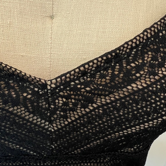 Elegant Sphagetti Strap Chrochet Layered Top - Picture 3 of 4